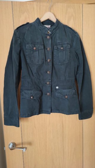 Chaqueta tipo sahariana gris
