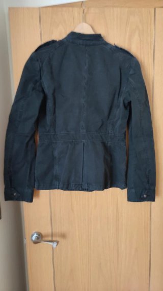 Chaqueta tipo sahariana gris