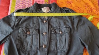 Chaqueta tipo sahariana gris
