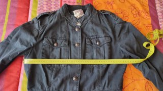 Chaqueta tipo sahariana gris
