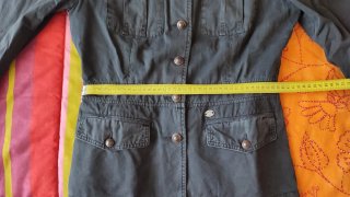 Chaqueta tipo sahariana gris