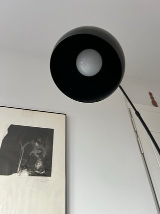 Lámpara de pie moderna negra