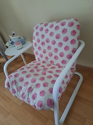 Sillón Ikea rosa y blanco