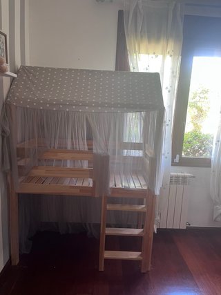 Cama litera infantil de madera con dos colchones
