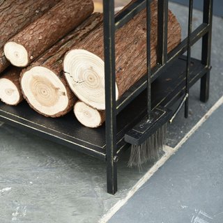 Portalegna De Interior Y Exterior De Metal Con 2 Estantes, Portalegna Para Leña Con Escoba, Paleta, Pinza, Atizador Y Mangos, Base Porta Leña Elevada Y Decoraciones, 51.5X33X77Cm, Oro Y Negro