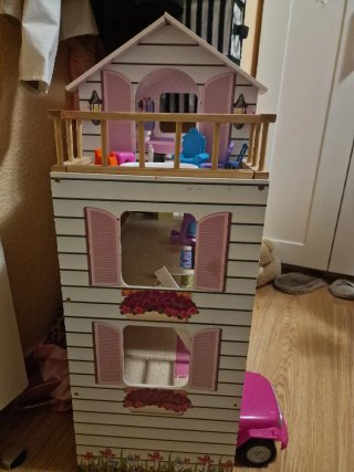 Casa de muñecas de madera