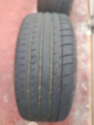 Neumático coche 245/45R18