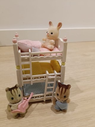 Literas con 3 muñecos Sylvanian