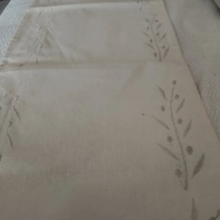 Camino de mesa beige con bordado,d Zara Home
