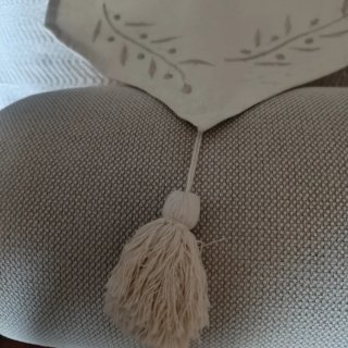 Camino de mesa beige con bordado,d Zara Home