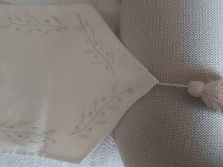 Camino de mesa beige con bordado,d Zara Home