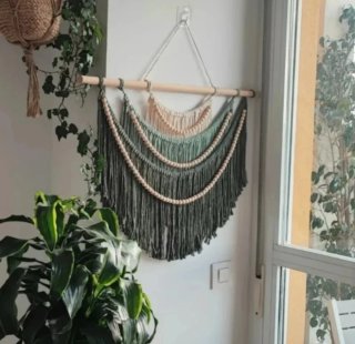 Tapiz Macramé Beige y Verde con Cuentas de Madera