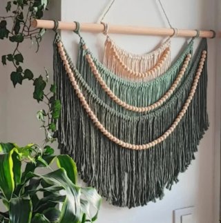Tapiz Macramé Beige y Verde con Cuentas de Madera