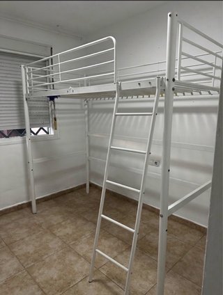 Cama alta metálica blanca