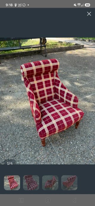Sillón pequeño de tela a cuadros