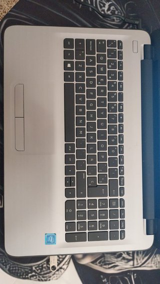 Ordenador HP Notebook Negro + Altavoces Trust