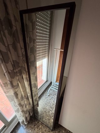 Specchio a figura intera con cornice in legno