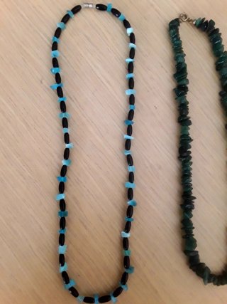 Collane donna con pietre azzurre, nere e  verdi.