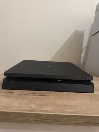 Pack de ps4 slim 1TB con todo