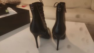 Botines negros de tacón con cordones