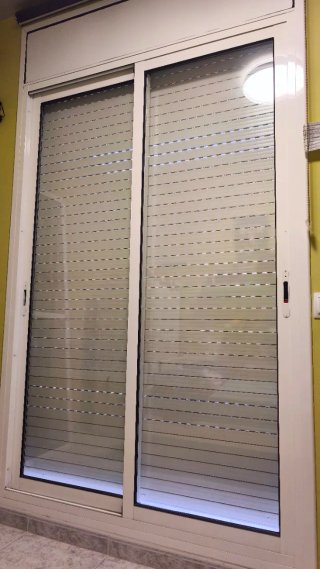 Ventana corredera blanca