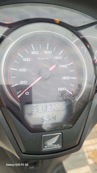 Honda SH300 Scooter Negra y Gris