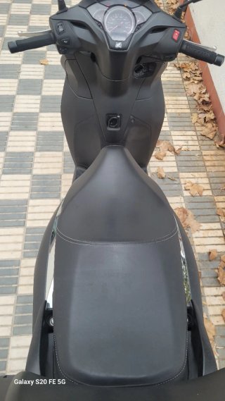 Honda SH300 Scooter Negra y Gris