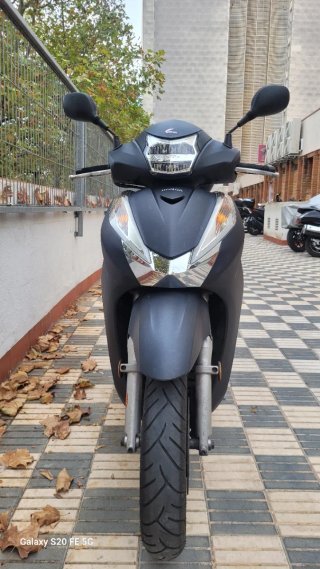 Honda SH300 Scooter Negra y Gris