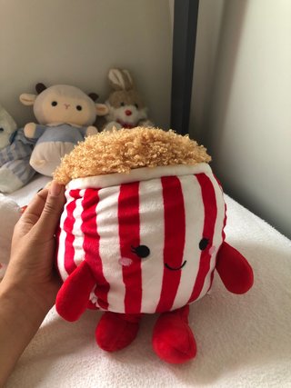 Peluche de perro azul y gato tricolor