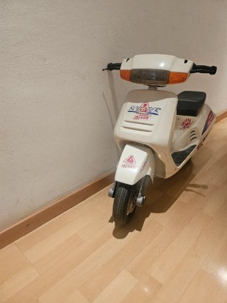 Honda YupY Scooter Roja y Blanca