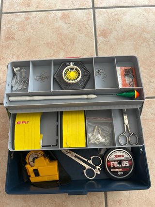 Cassetta da pesca con accessori