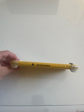 Nintendo Switch Lite Amarillo