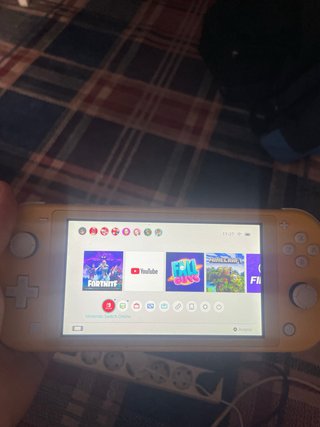 Nintendo Switch Lite Amarillo