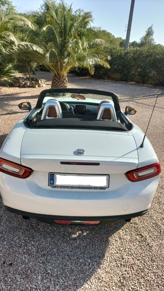 FIAT 124 Spider 2019