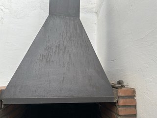 Tiro de barbacoa metálico