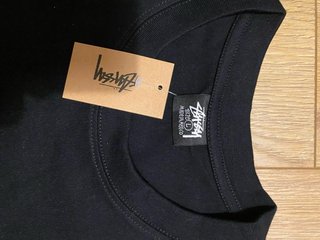 Camiseta Stussy Negra con Naipes