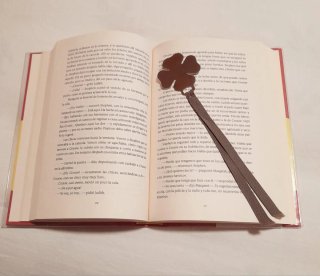 Punto de libro metal trébol