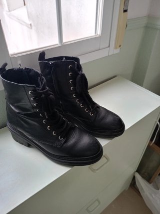 Botines de piel negros