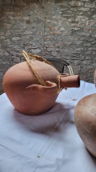 Cántaro de barro, jarra y cantimplora
