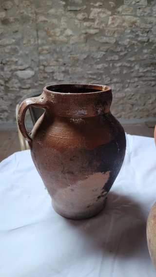 Cántaro de barro, jarra y cantimplora
