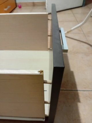 Cama con cajones de madera.