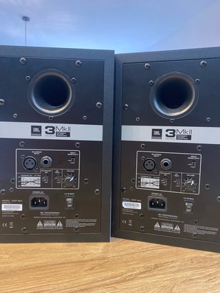 Monitores JBL 305P MKII Negros (pareja)