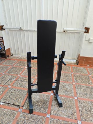 Pesas discos kettlebells barras y de banco press