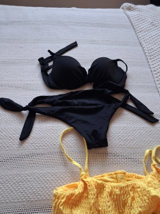 Lote 6 piezas: 5 bikinis y 1 bañador