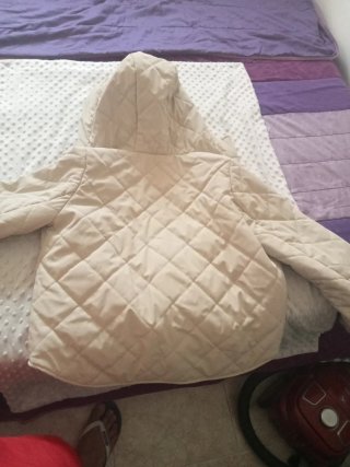 Abrigo acolchado con capucha para niño
