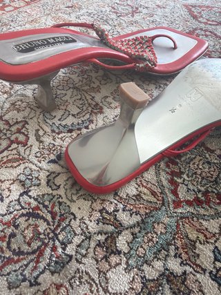 Sandalias Bruno Magli Rojas y Plateadas