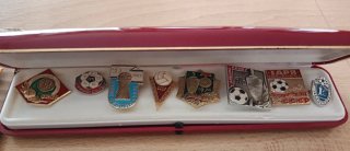3€ ciascuno spille di calcio Ucraina
