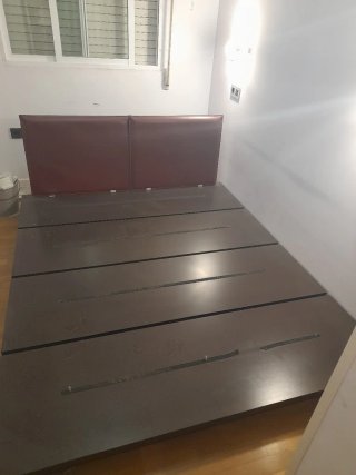 Base de cama con cabecero de piel