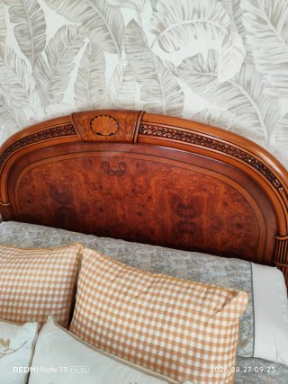 Cama de cerezo 135 cm con decoración