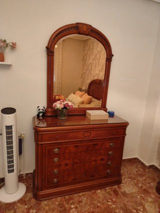 Cama de cerezo 135 cm con decoración